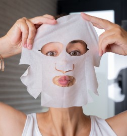 This organic cellulose mask is made of 100% natural fibers