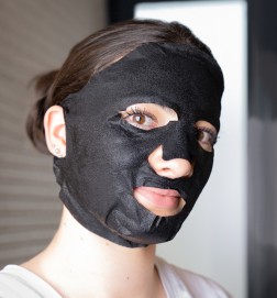 DETOXIFYING & PURIFYING MASK