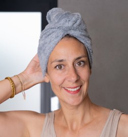 GREY HAIR TOWEL