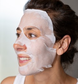 This organic cellulose mask is made of 100% natural fibers