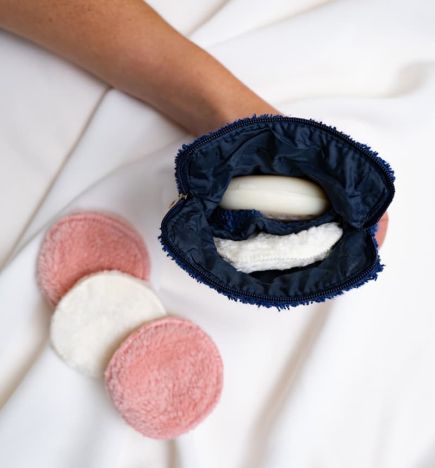 Waterproof Solid Soaps Toiletry Bag in Sponge /  Ideal to Travel